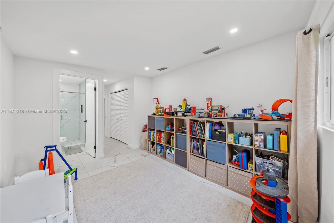 Недавно арендовано: $3,895 (3 спален, 2 ванн, 2330 Квадратных фут)