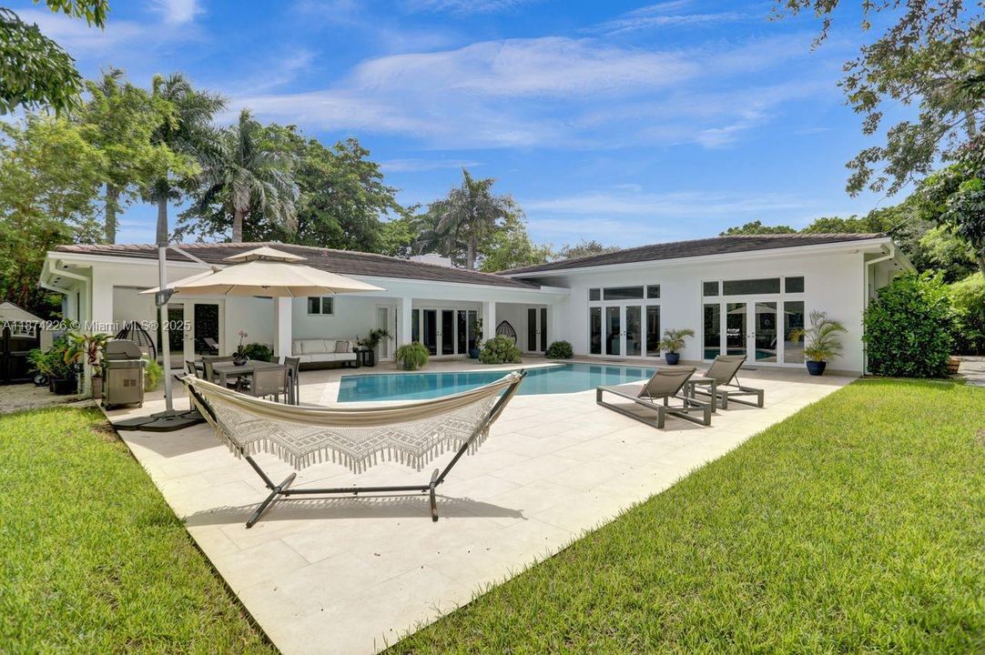 合同活跃: $13,900 (4 贝兹, 3 浴室, 2834 平方英尺)