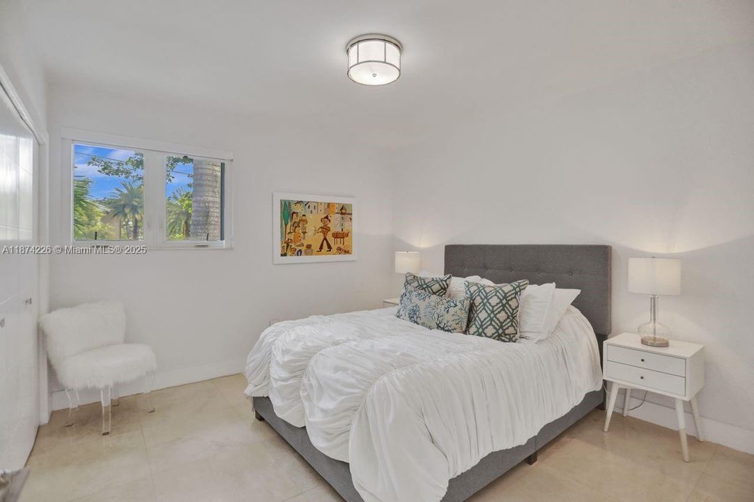 合同活跃: $13,900 (4 贝兹, 3 浴室, 2834 平方英尺)