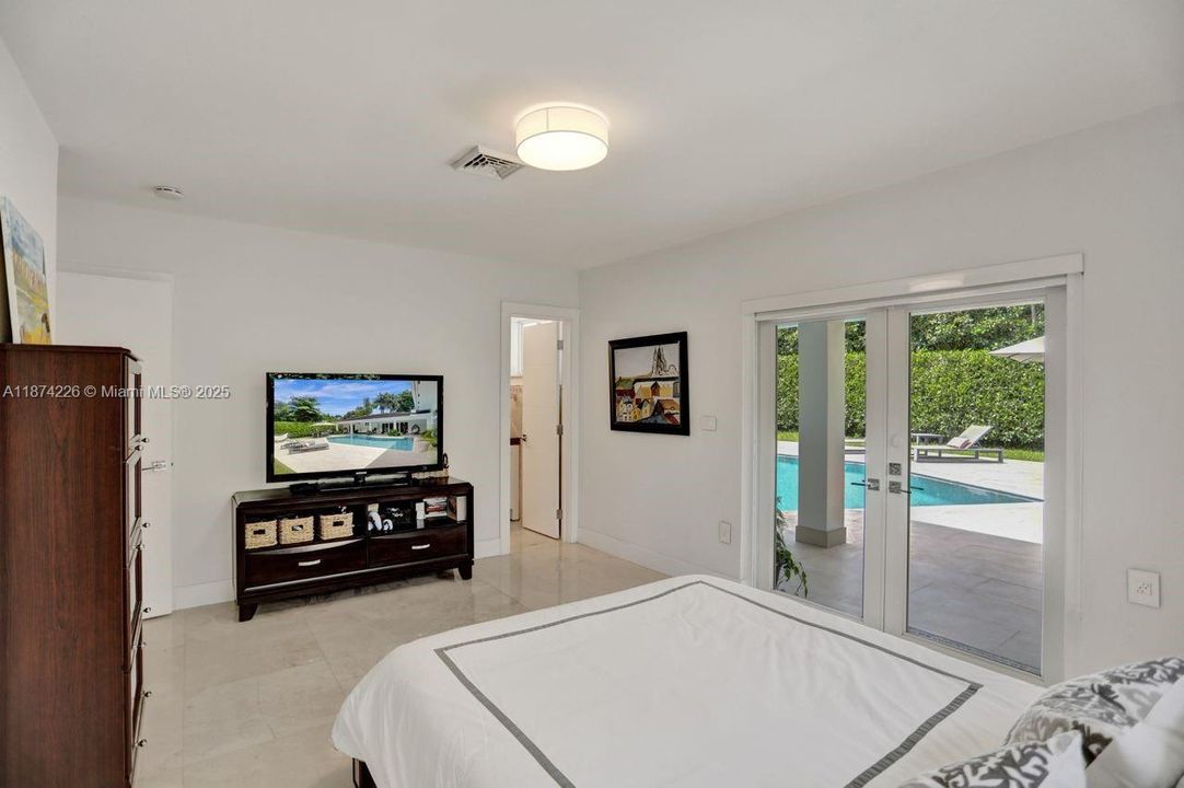 合同活跃: $13,900 (4 贝兹, 3 浴室, 2834 平方英尺)