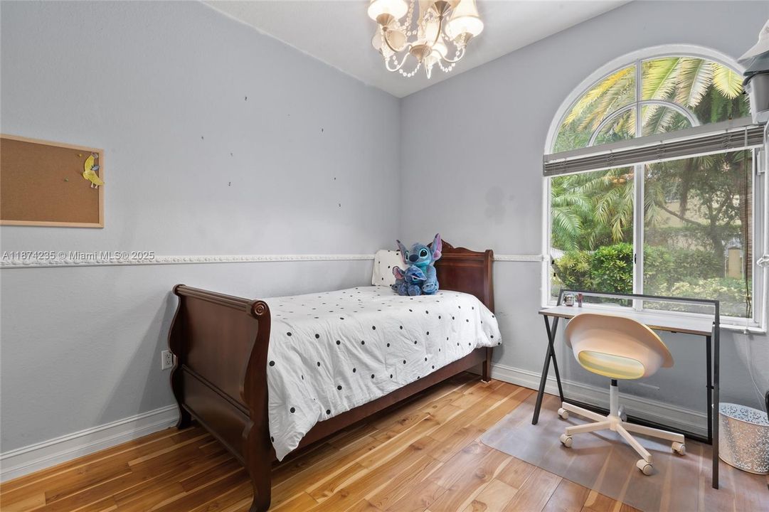 待售: $999,999 (4 贝兹, 2 浴室, 2131 平方英尺)