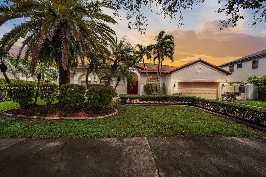 待售: $999,999 (4 贝兹, 2 浴室, 2131 平方英尺)