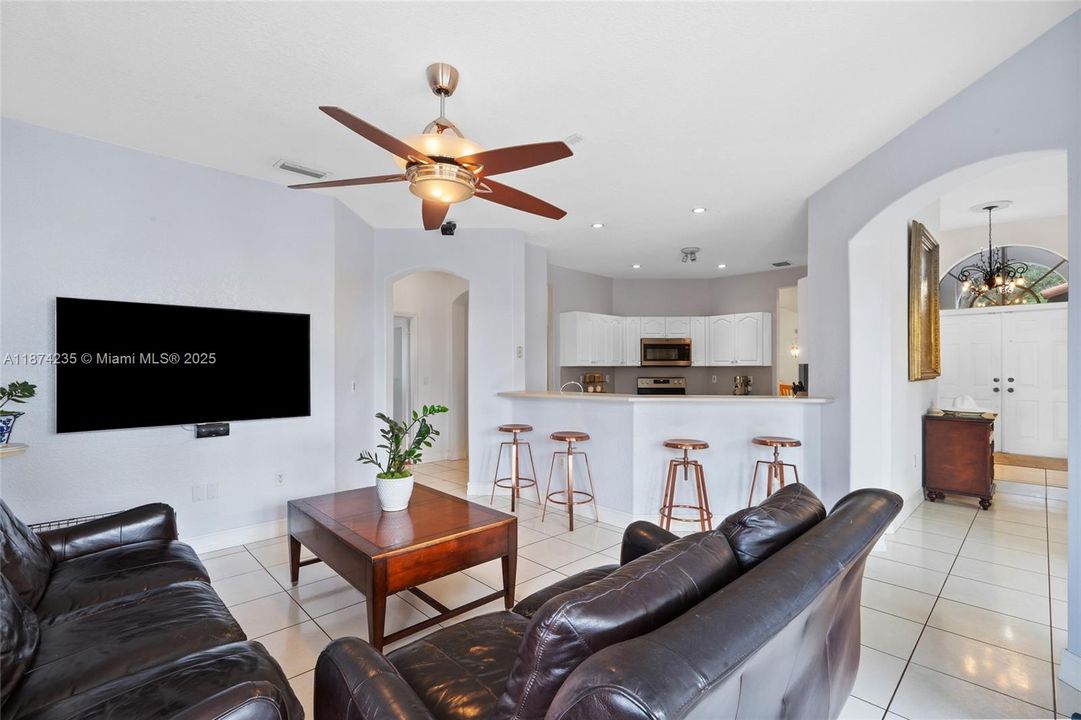 待售: $999,999 (4 贝兹, 2 浴室, 2131 平方英尺)