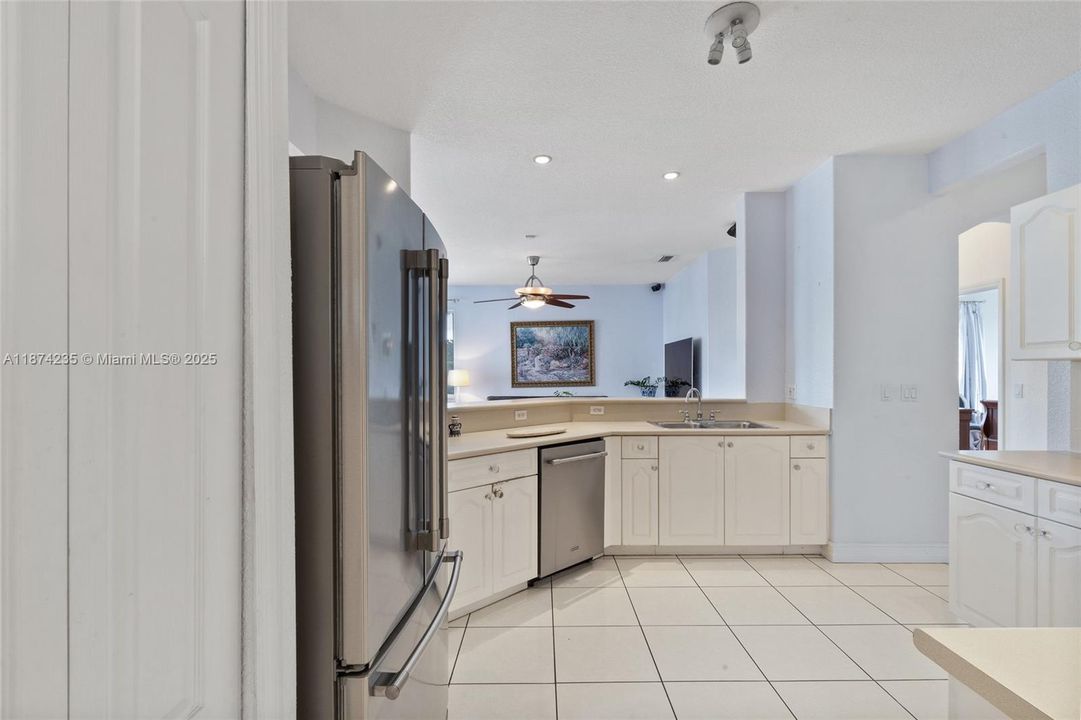 待售: $999,999 (4 贝兹, 2 浴室, 2131 平方英尺)