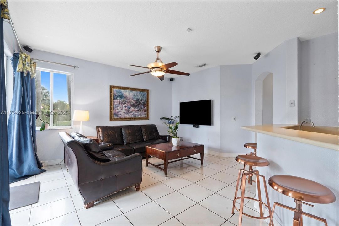 待售: $999,999 (4 贝兹, 2 浴室, 2131 平方英尺)