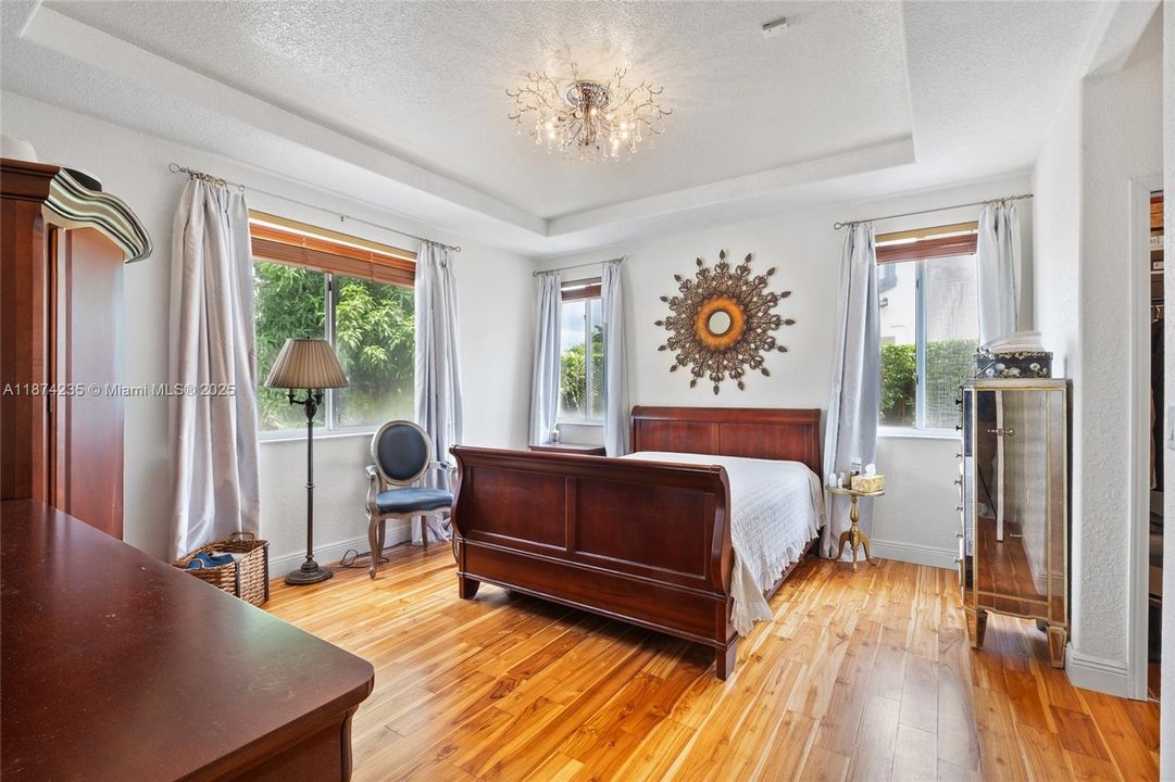 待售: $999,999 (4 贝兹, 2 浴室, 2131 平方英尺)