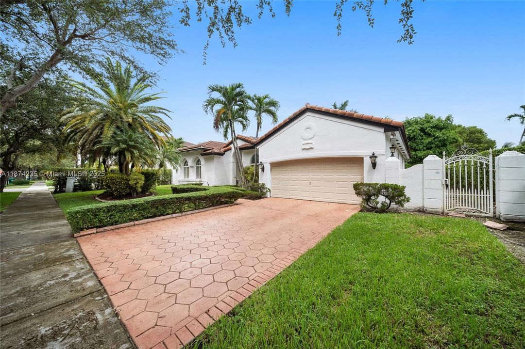 待售: $999,999 (4 贝兹, 2 浴室, 2131 平方英尺)