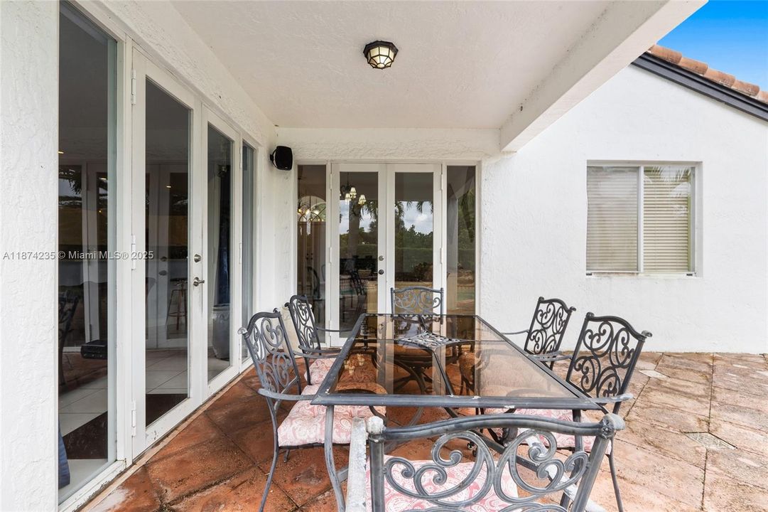 待售: $999,999 (4 贝兹, 2 浴室, 2131 平方英尺)