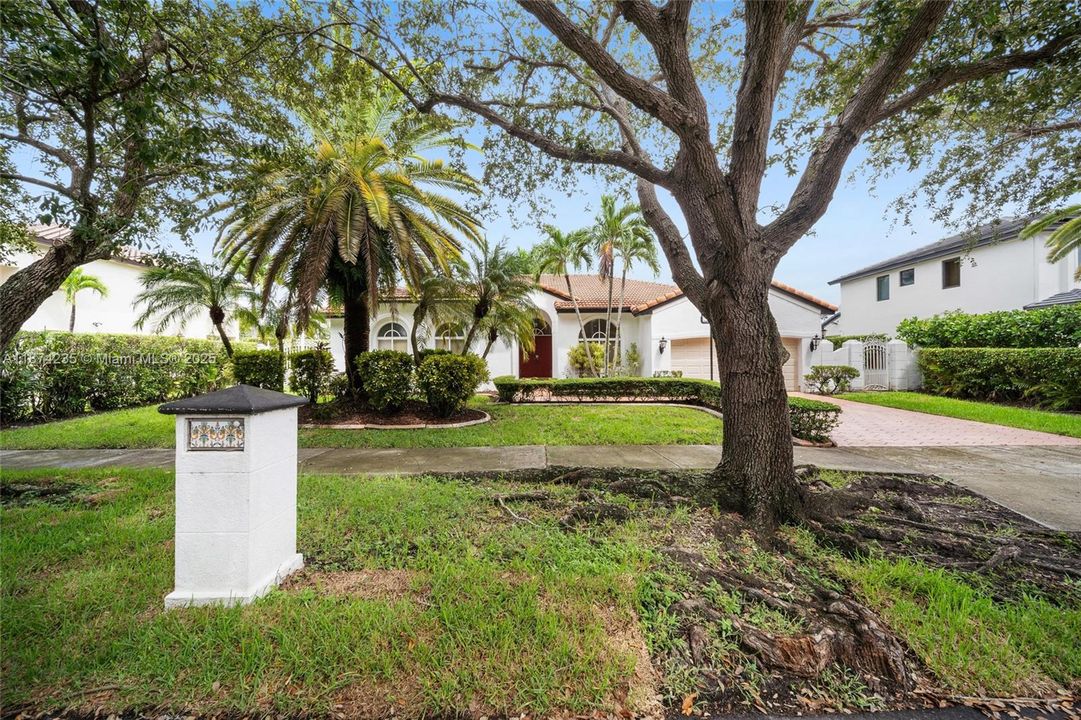 待售: $999,999 (4 贝兹, 2 浴室, 2131 平方英尺)