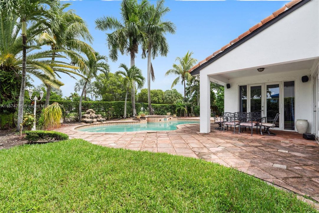 待售: $999,999 (4 贝兹, 2 浴室, 2131 平方英尺)