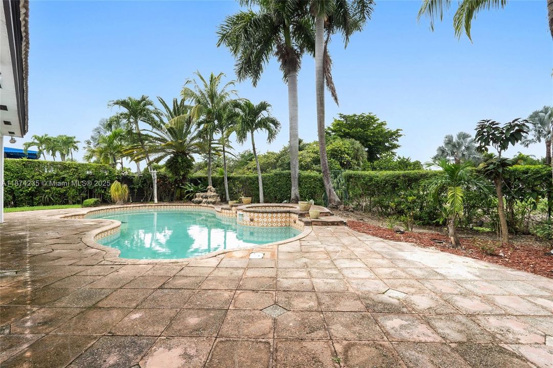 待售: $999,999 (4 贝兹, 2 浴室, 2131 平方英尺)