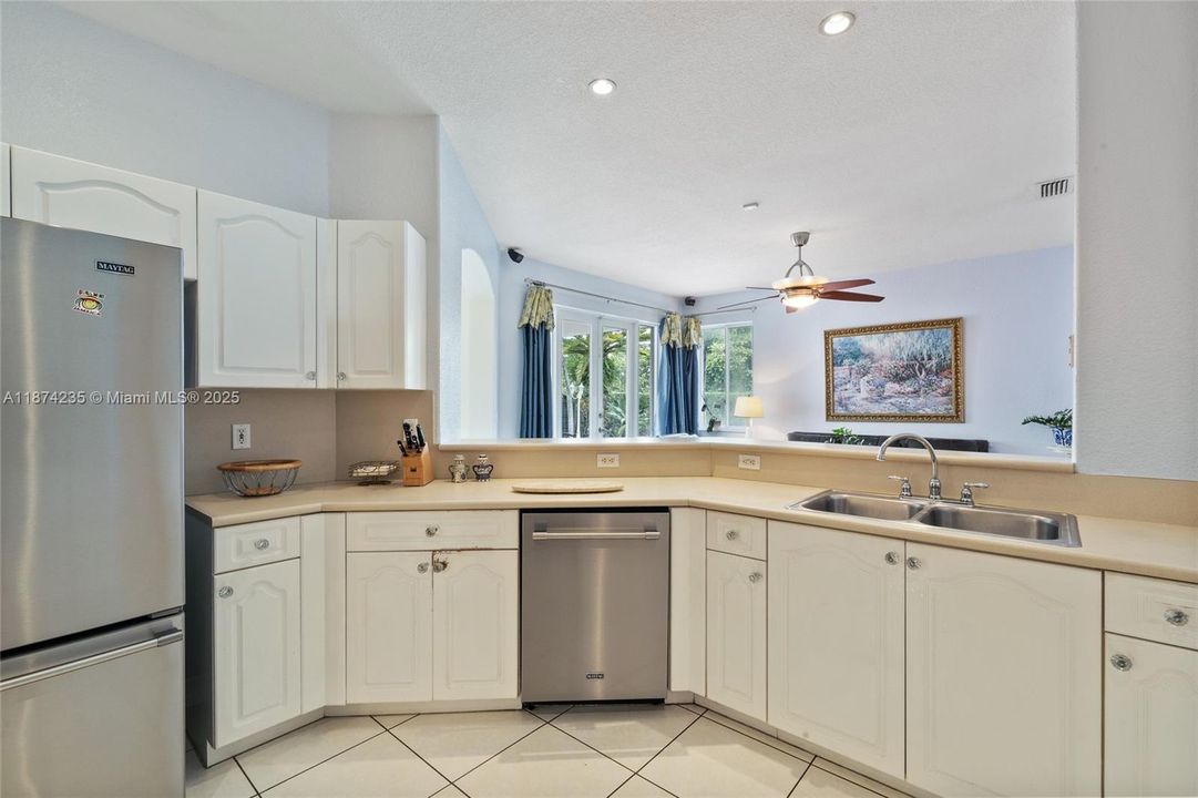 待售: $999,999 (4 贝兹, 2 浴室, 2131 平方英尺)