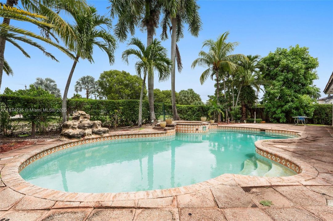 待售: $999,999 (4 贝兹, 2 浴室, 2131 平方英尺)