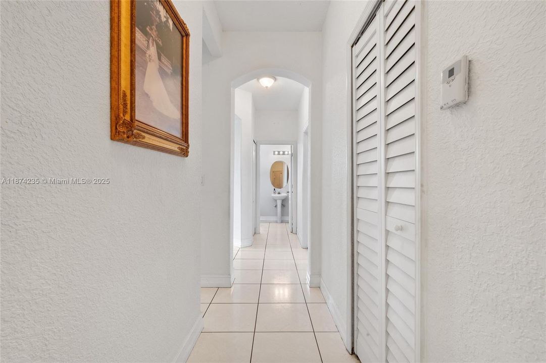 待售: $999,999 (4 贝兹, 2 浴室, 2131 平方英尺)