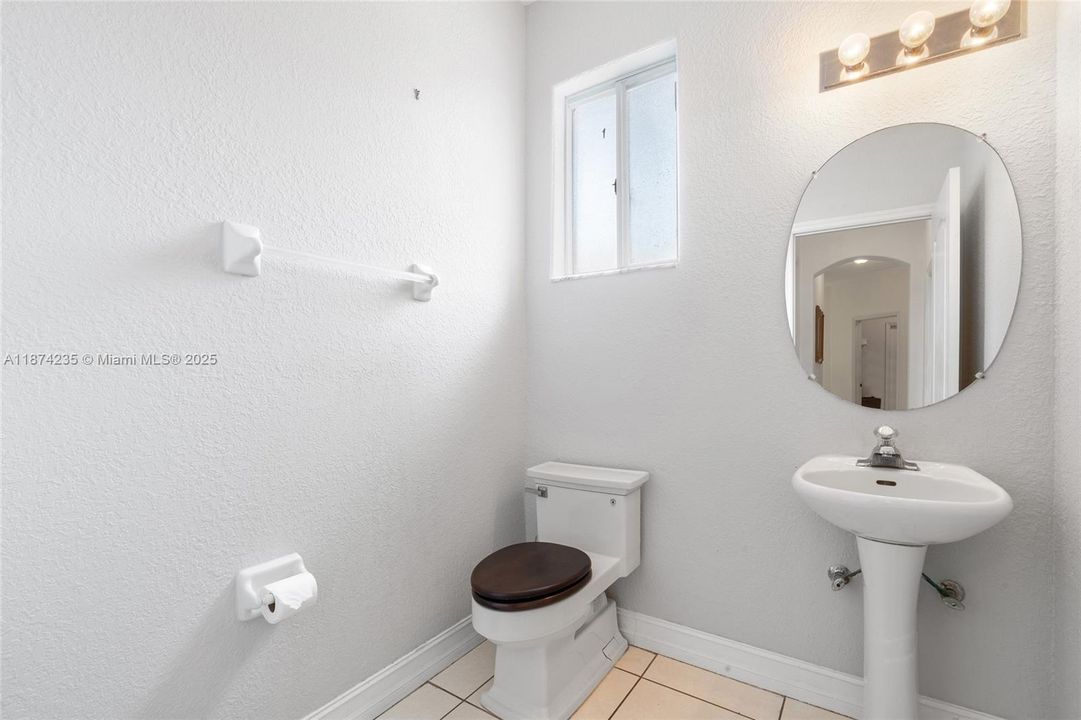 待售: $999,999 (4 贝兹, 2 浴室, 2131 平方英尺)