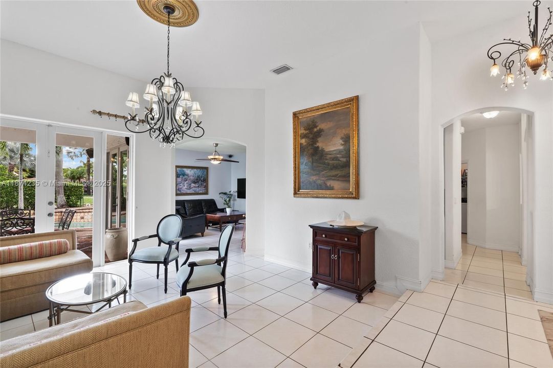 待售: $999,999 (4 贝兹, 2 浴室, 2131 平方英尺)