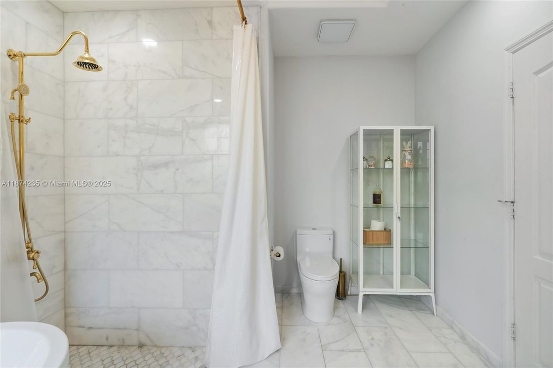 待售: $999,999 (4 贝兹, 2 浴室, 2131 平方英尺)