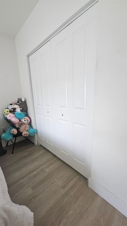 Под контрактом: $4,350 (3 спален, 2 ванн, 2070 Квадратных фут)