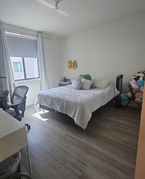 Под контрактом: $4,350 (3 спален, 2 ванн, 2070 Квадратных фут)