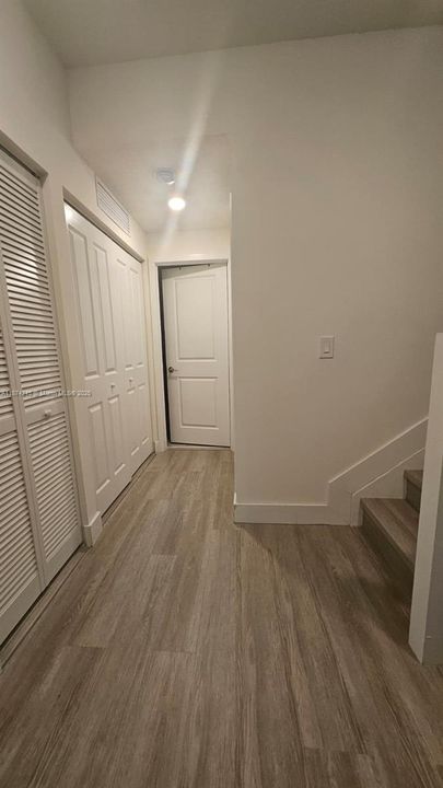 Под контрактом: $4,350 (3 спален, 2 ванн, 2070 Квадратных фут)