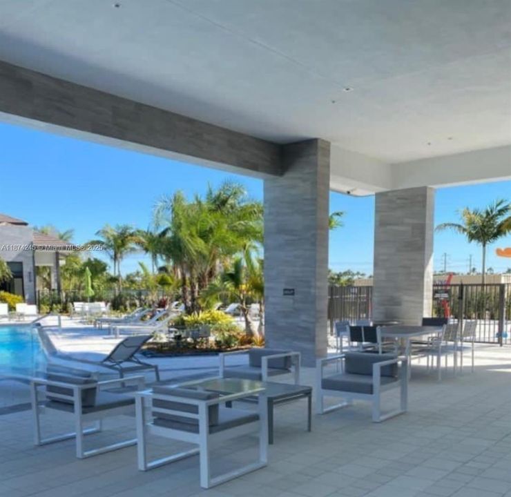 Под контрактом: $4,350 (3 спален, 2 ванн, 2070 Квадратных фут)