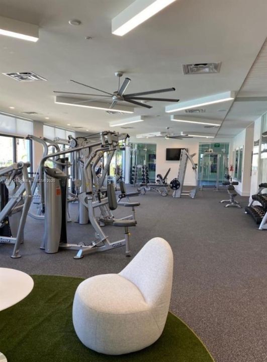 Под контрактом: $4,350 (3 спален, 2 ванн, 2070 Квадратных фут)