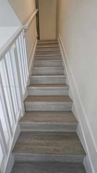 Под контрактом: $4,350 (3 спален, 2 ванн, 2070 Квадратных фут)