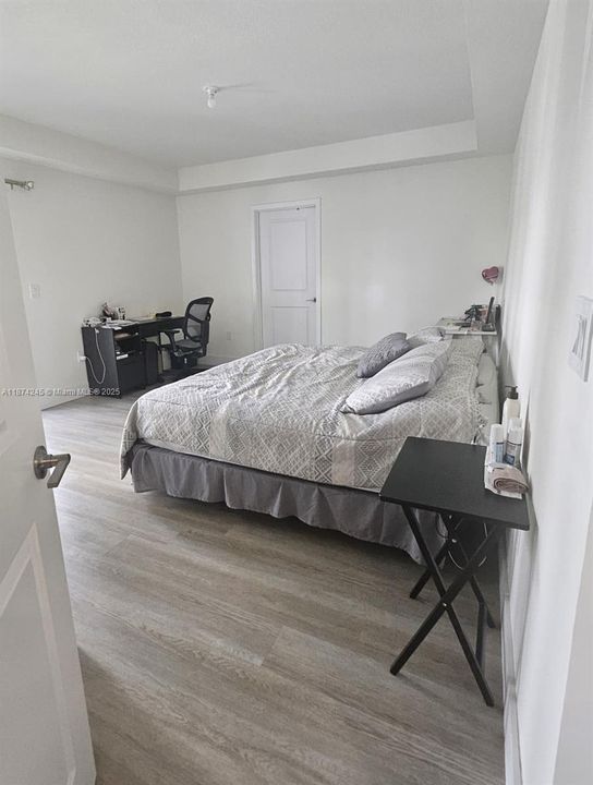 Под контрактом: $4,350 (3 спален, 2 ванн, 2070 Квадратных фут)