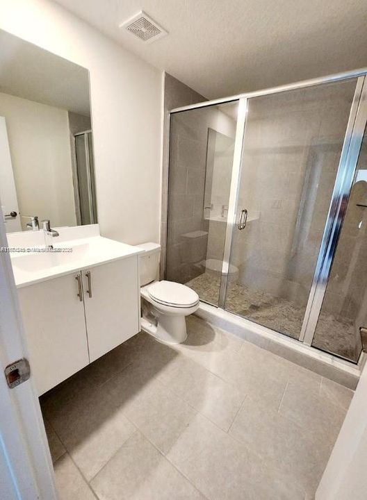 Под контрактом: $4,350 (3 спален, 2 ванн, 2070 Квадратных фут)