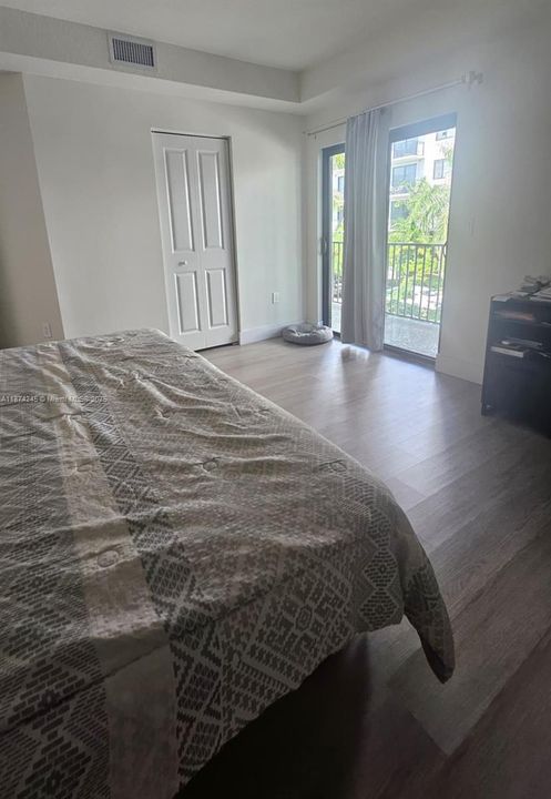 Под контрактом: $4,350 (3 спален, 2 ванн, 2070 Квадратных фут)