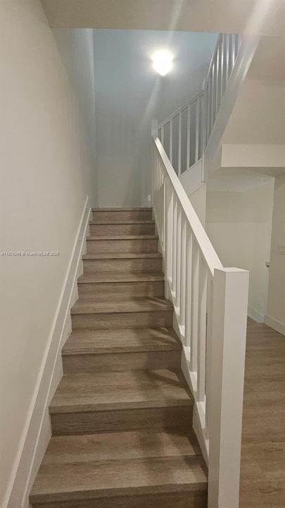 Под контрактом: $4,350 (3 спален, 2 ванн, 2070 Квадратных фут)