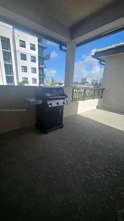 Под контрактом: $4,350 (3 спален, 2 ванн, 2070 Квадратных фут)