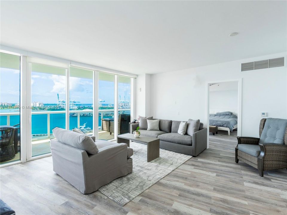 Recently Sold: $2,500,000 (2 beds, 2 baths, 1425 Square Feet)