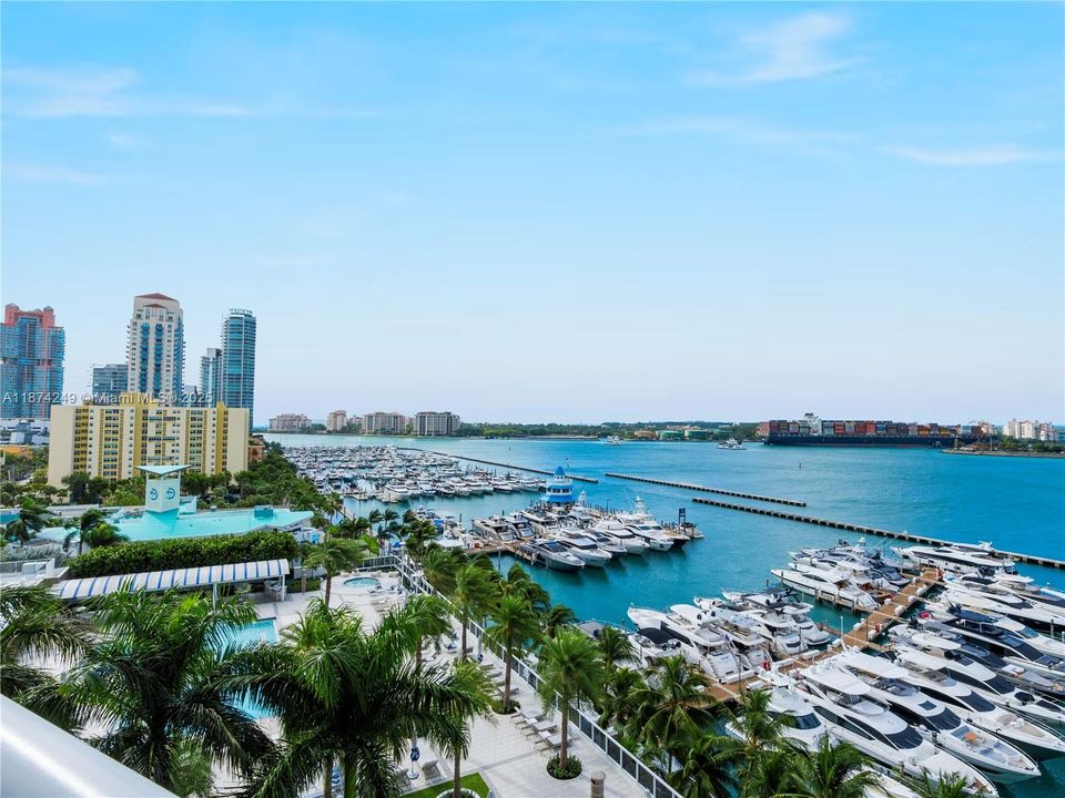 Recently Sold: $2,500,000 (2 beds, 2 baths, 1425 Square Feet)