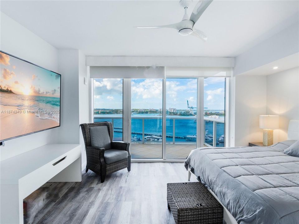 Recently Sold: $2,500,000 (2 beds, 2 baths, 1425 Square Feet)