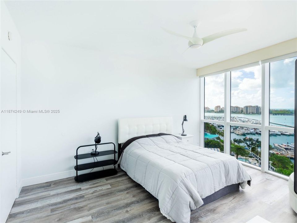 Recently Sold: $2,500,000 (2 beds, 2 baths, 1425 Square Feet)