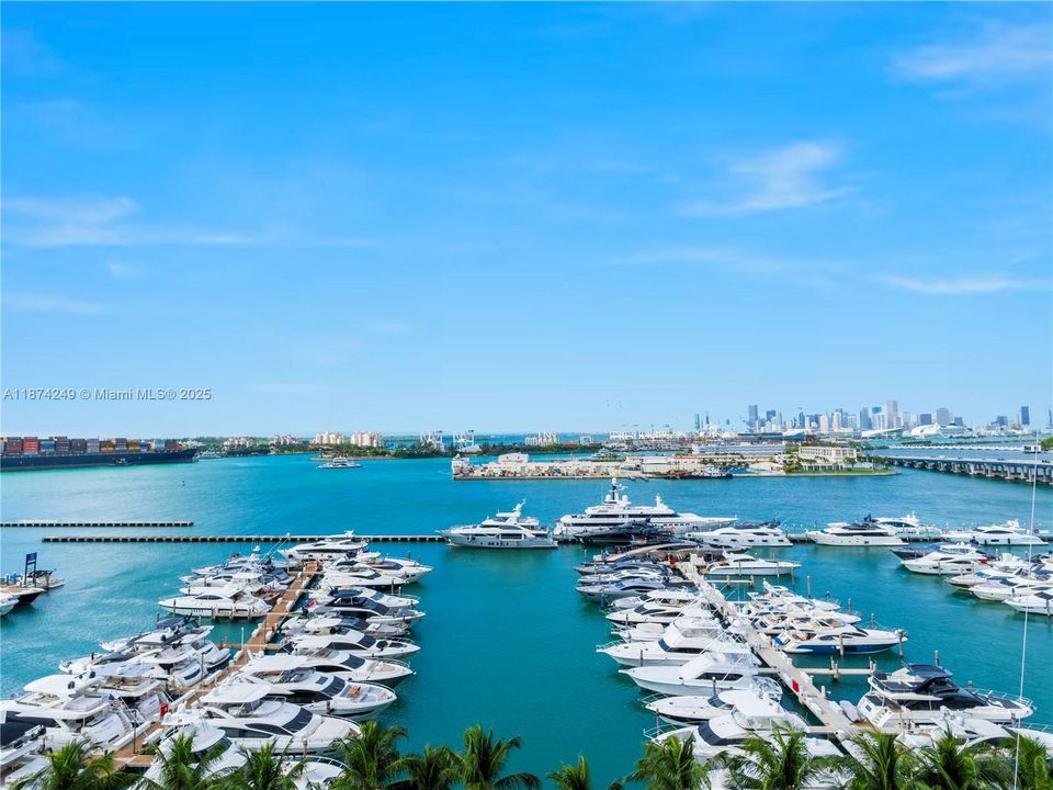 Recently Sold: $2,500,000 (2 beds, 2 baths, 1425 Square Feet)