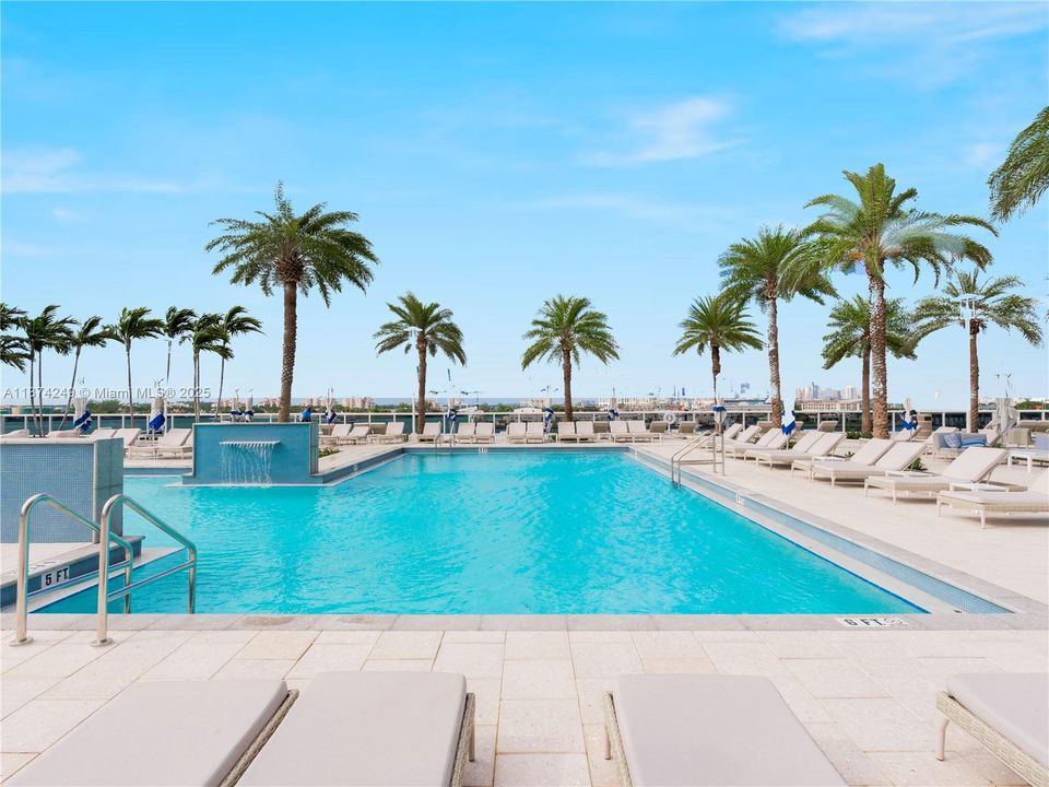 Recently Sold: $2,500,000 (2 beds, 2 baths, 1425 Square Feet)