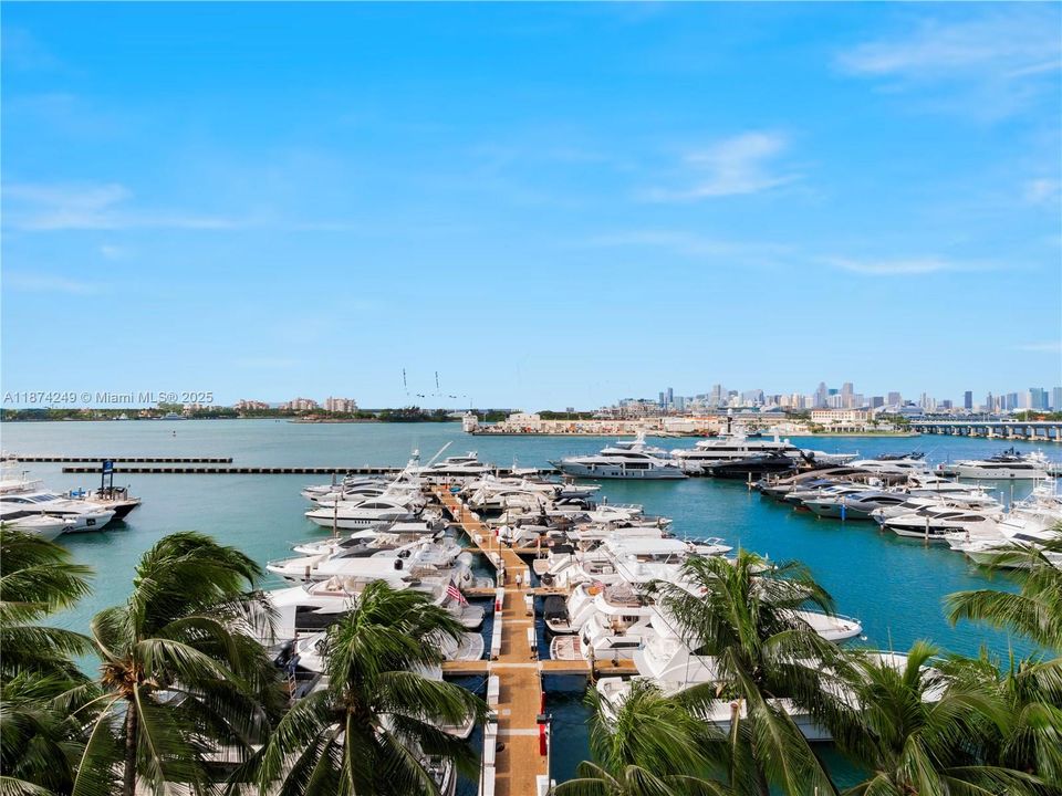Recently Sold: $2,500,000 (2 beds, 2 baths, 1425 Square Feet)