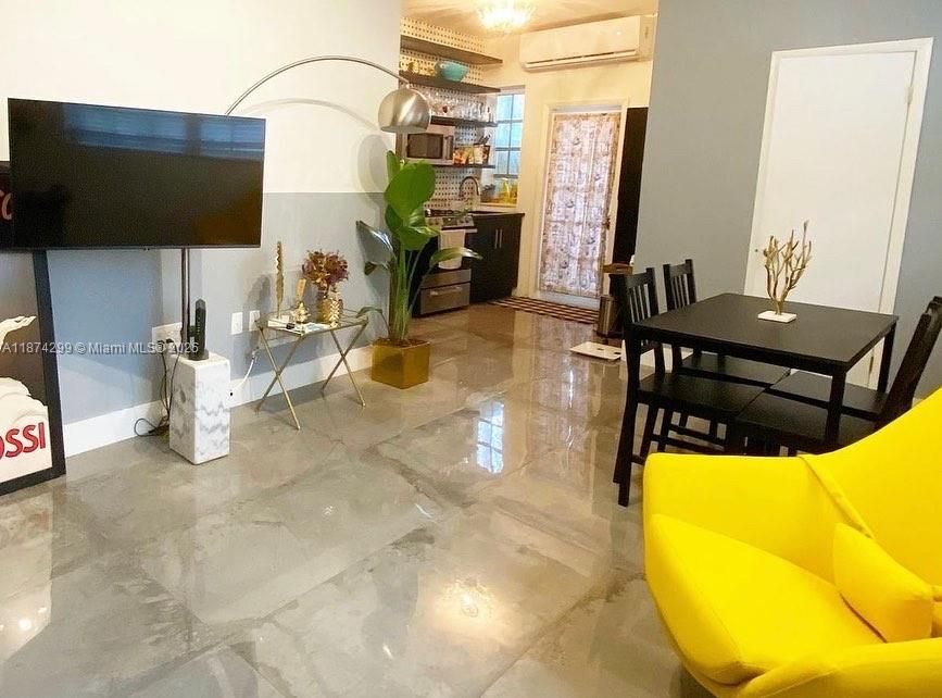 Recently Sold: $250,000 (1 beds, 1 baths, 501 Square Feet)