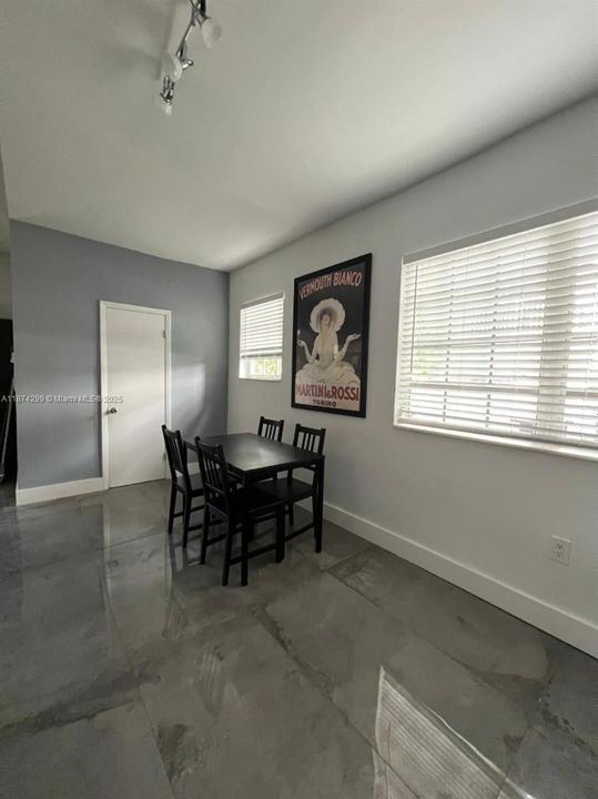 Recently Sold: $250,000 (1 beds, 1 baths, 501 Square Feet)