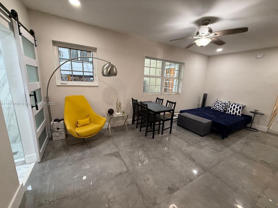 Recently Sold: $250,000 (1 beds, 1 baths, 501 Square Feet)