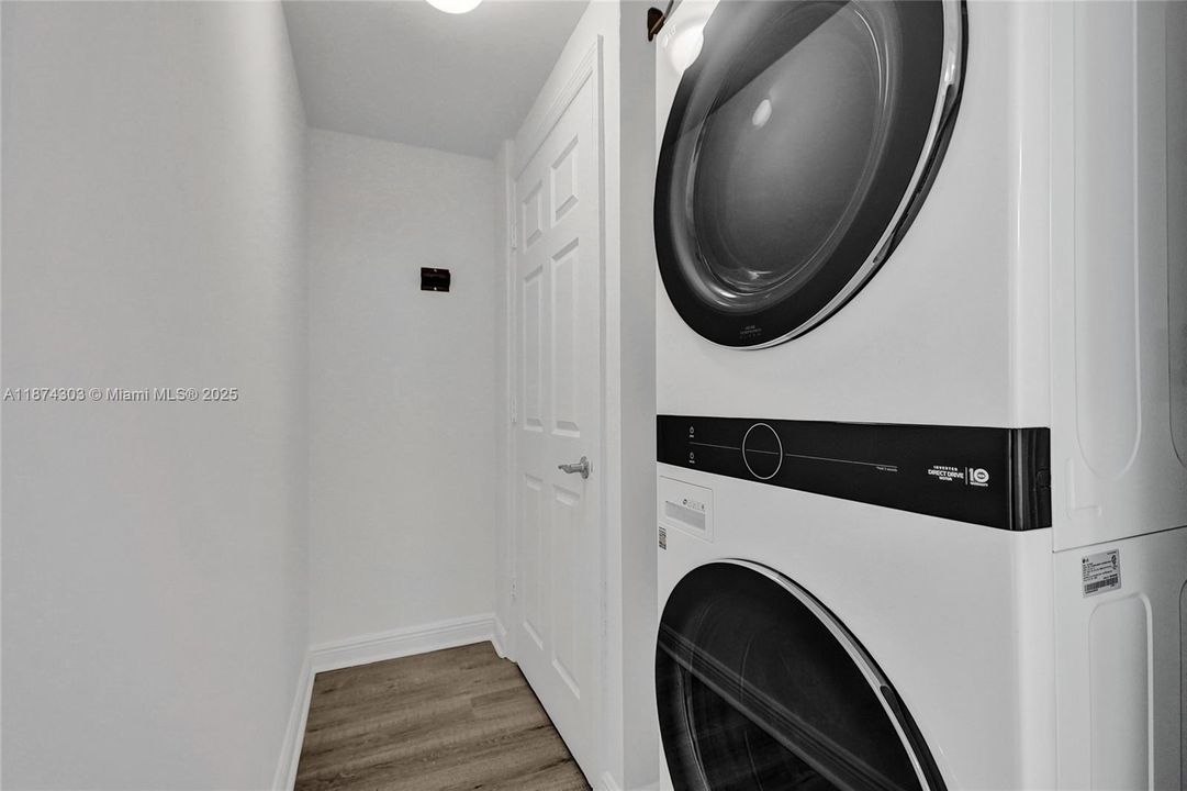 For Sale: $675,000 (3 beds, 2 baths, 1351 Square Feet)