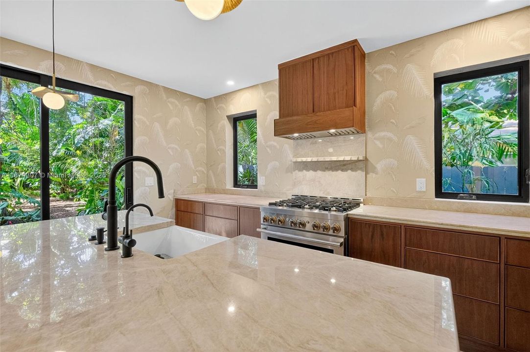 En Venta: $4,900,000 (4 camas, 4 baños, 3988 Pies cuadrados)