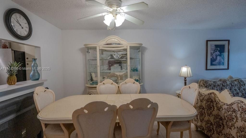 Недавно продано: $100,000 (2 спален, 2 ванн, 960 Квадратных фут)