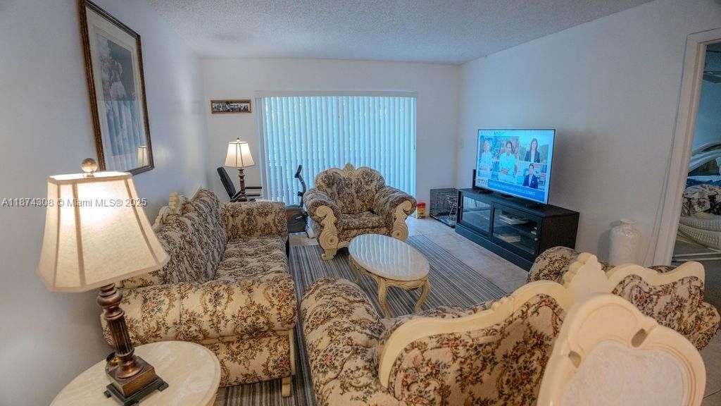 Недавно продано: $100,000 (2 спален, 2 ванн, 960 Квадратных фут)