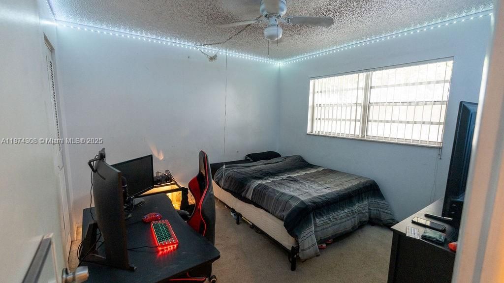 Недавно продано: $100,000 (2 спален, 2 ванн, 960 Квадратных фут)