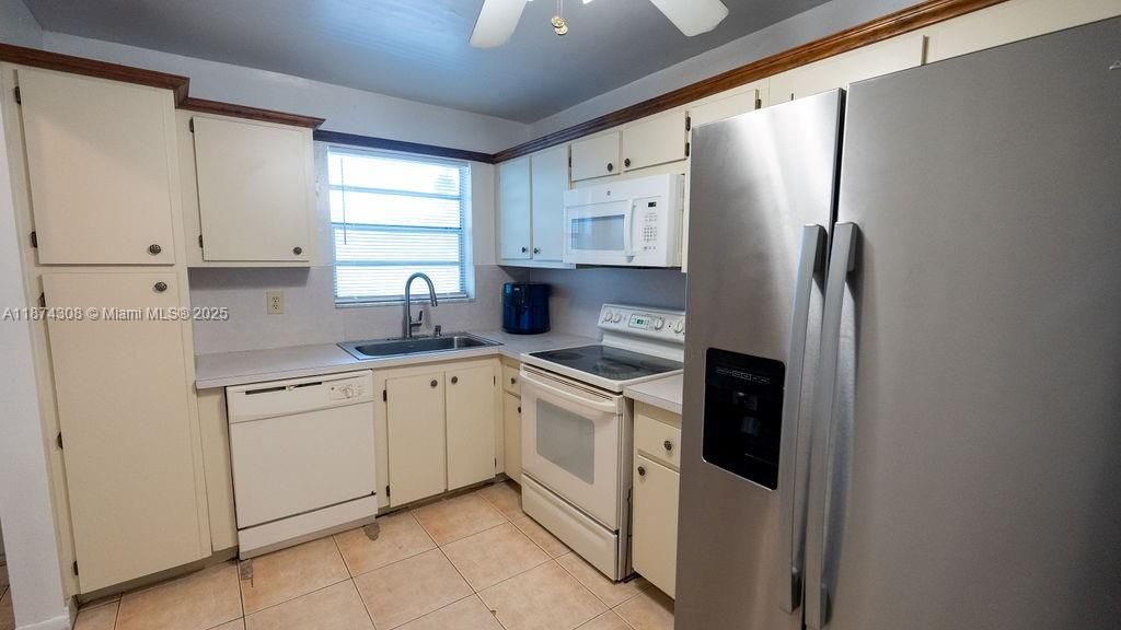 Недавно продано: $100,000 (2 спален, 2 ванн, 960 Квадратных фут)