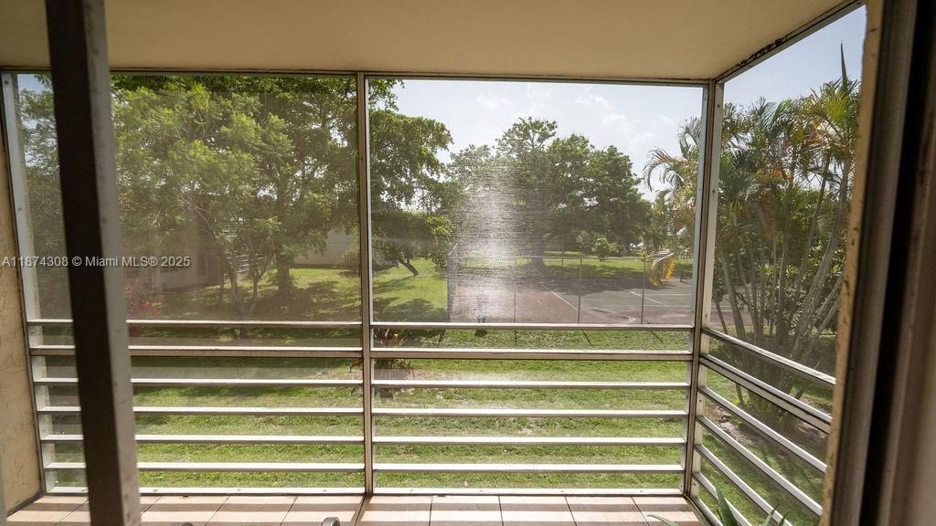 Недавно продано: $100,000 (2 спален, 2 ванн, 960 Квадратных фут)