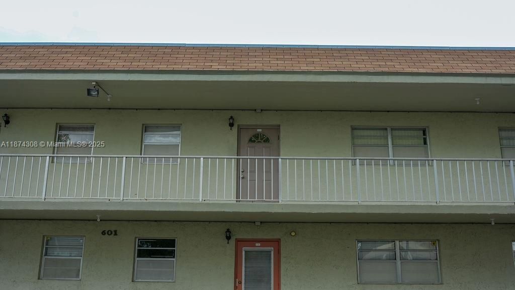 Недавно продано: $100,000 (2 спален, 2 ванн, 960 Квадратных фут)